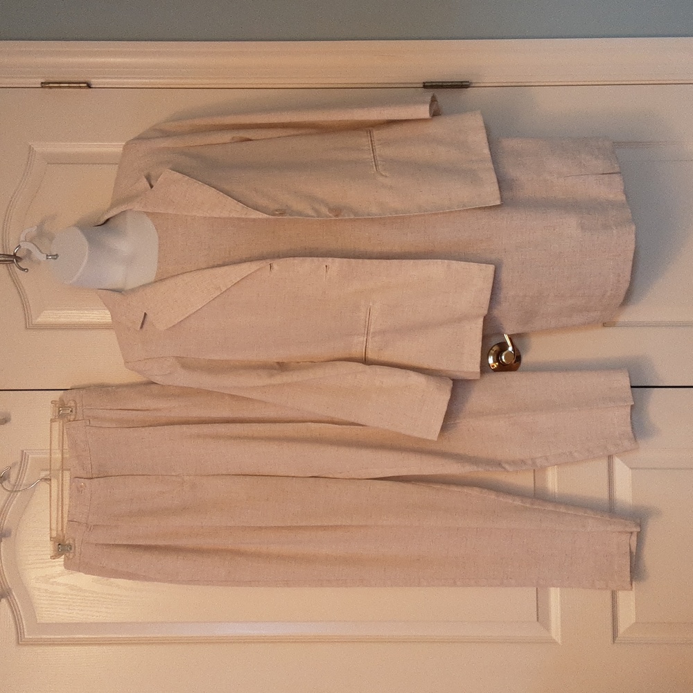 Sag Harbor Linen 3 piece Suit. Sheath dress, pants, and jacket, size 10